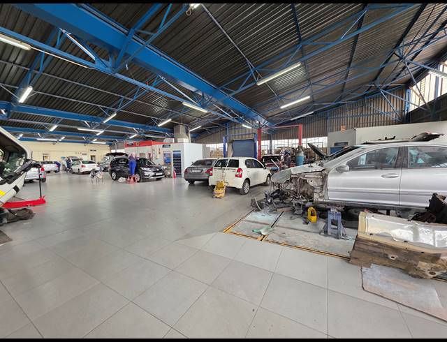 1,300M² WAREHOUSE FOR SALE IN BOOYSENS RESERVE